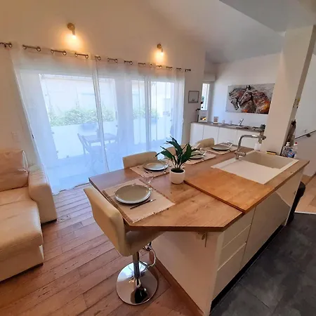 Tatil Evi Maison Cosy A - Proche & Parc Expo Arena - Clim, Garage
